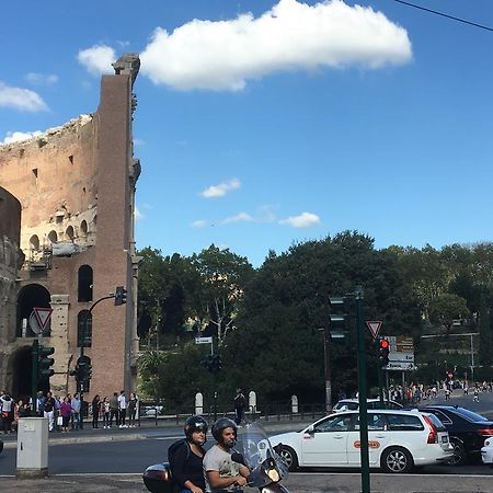 Delightful Apartment 100 Meters From The Colosseum Buitenkant foto