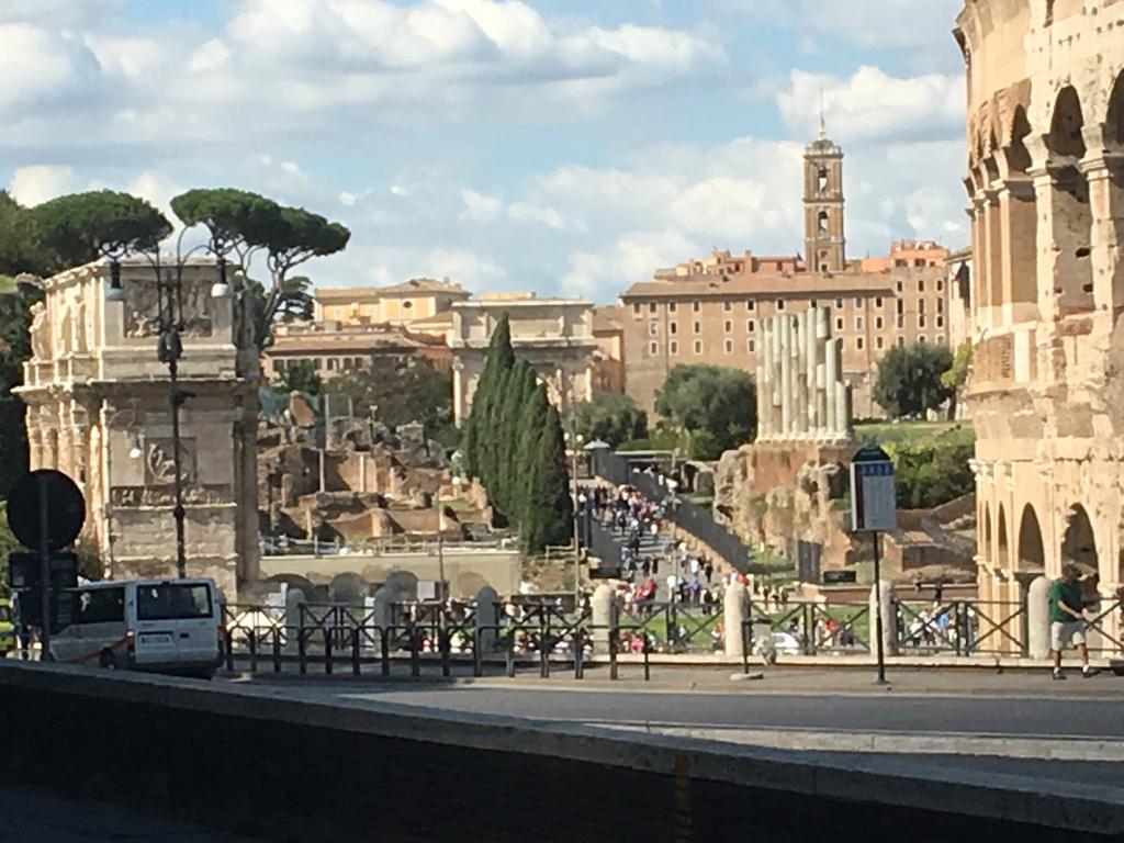 Delightful Apartment 100 Meters From The Colosseum Buitenkant foto