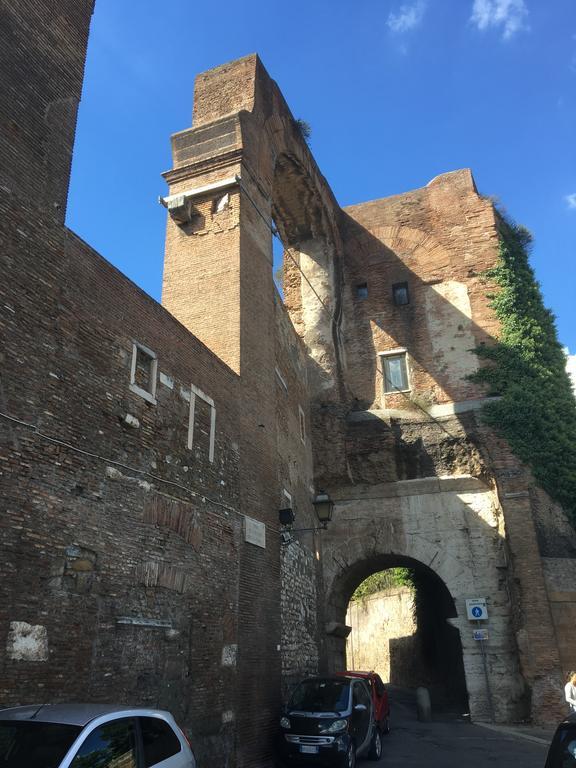 Delightful Apartment 100 Meters From The Colosseum Buitenkant foto