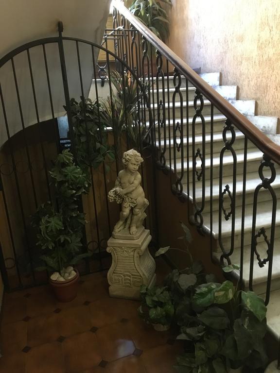 Delightful Apartment 100 Meters From The Colosseum Buitenkant foto