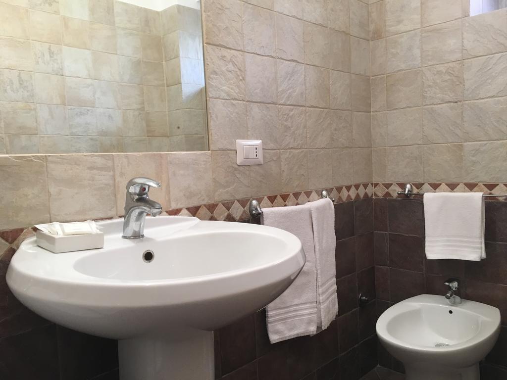Delightful Apartment 100 Meters From The Colosseum Buitenkant foto